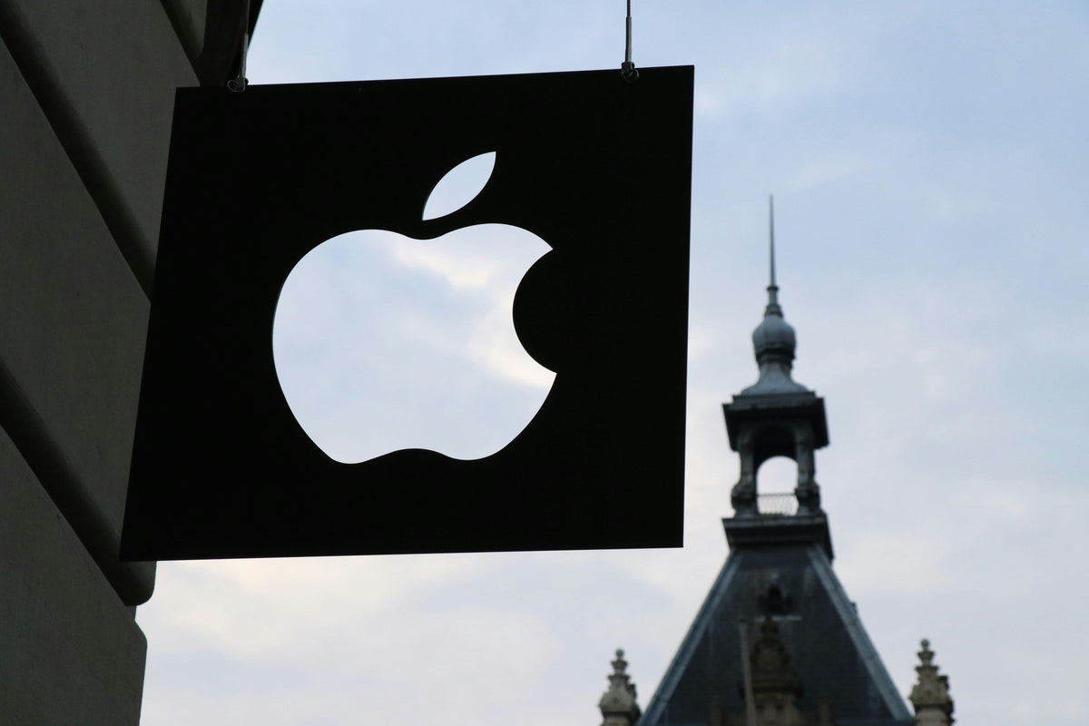 How Apple’s Design Philosophy Changed the Tech Industry and Set New Standards