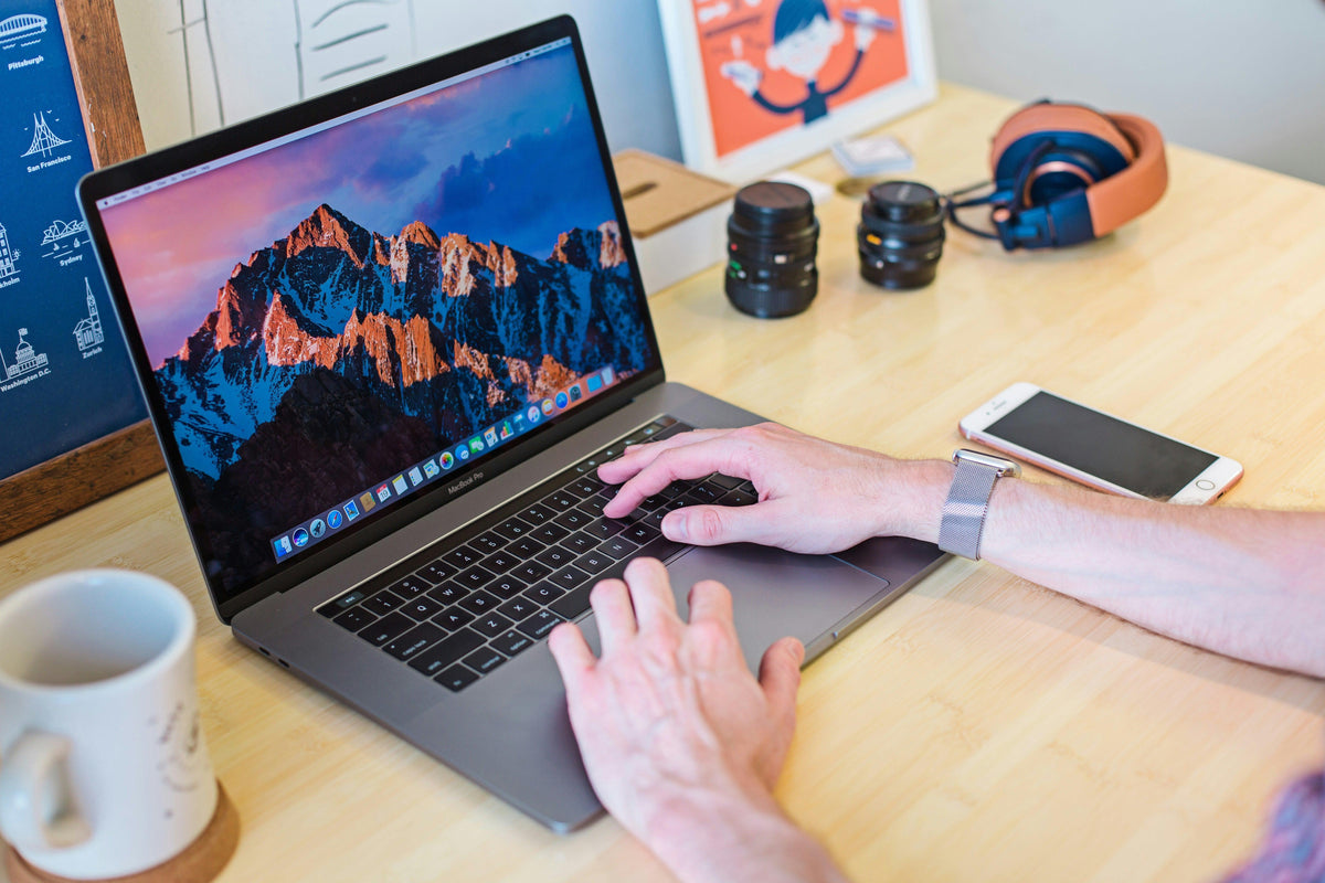The Ultimate Guide to Choosing Between MacBook Air and MacBook Pro in 2025